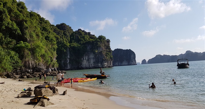 family tour in halong bay