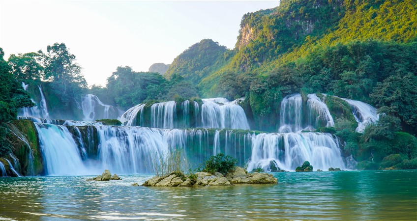 vietnam travel 2022 ban gioc waterfall