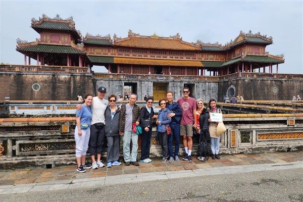 Việt Kiều du lịch về Việt Nam
