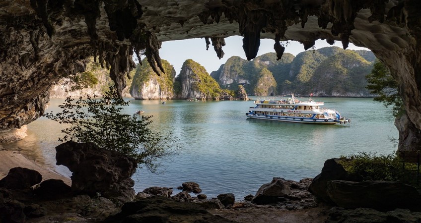 photography tours in halong and lan ha bay