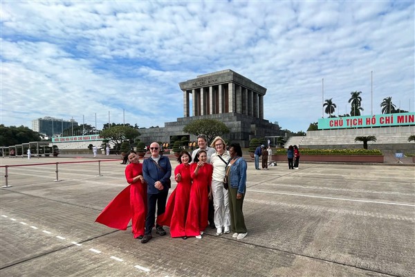 Vietnam Holiday: A Journey Full Colors