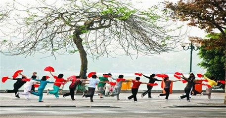 HN21: Hanoi Sunrise Tour By Motorbike - 4 Hours