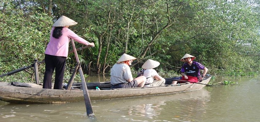 floating markets in mekong delta