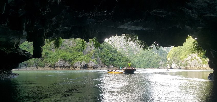 kayaking tour in halong