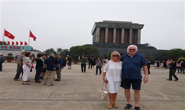 Visit Ho Chi Minh mausoleum